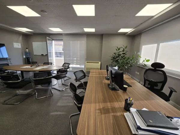 Tirane, jepet me qera zyre Kati 9, 220 m² 3.300 € (BLLOK)