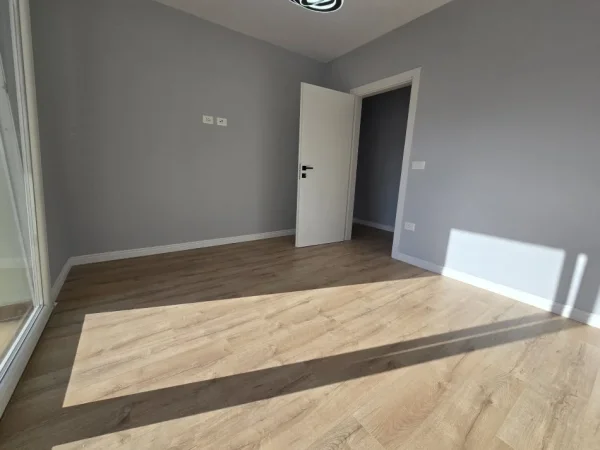 Tirane, shitet apartament 1+1+Ballkon Kati 4, 64 m² 118.000 € (Rruga 5 Maji)