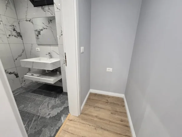 Tirane, shitet apartament 1+1+Ballkon Kati 4, 64 m² 118.000 € (Rruga 5 Maji)