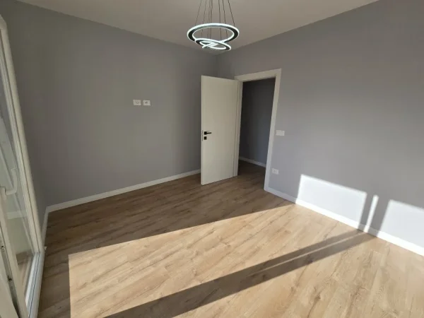 Tirane, shitet apartament 1+1+Ballkon Kati 4, 64 m² 118.000 € (Rruga 5 Maji)