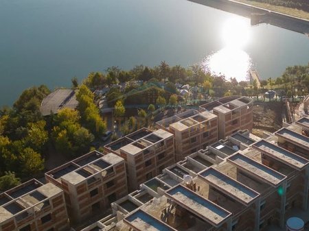Tirane, shitet Vile 2 Katshe Kati 0, 218 m² 490.000 € (Farke, Swan Lake Residence)