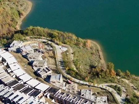 Tirane, shitet Vile 2 Katshe Kati 0, 218 m² 490.000 € (Farke, Swan Lake Residence)