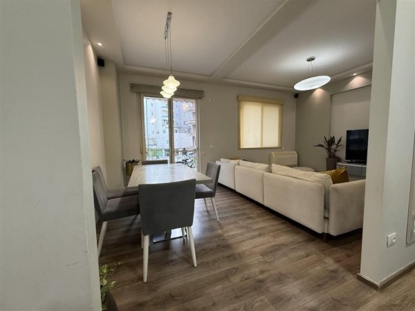 Tirane, jepet me qera apartament 2+1+Ballkon Kati 3, 97 m² 700 € (Kopshti Zoolgjik)