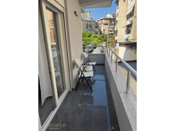 Tirane, jepet me qera apartament 1+1 Kati 1, 60 m² 550 € (prane Shkolles Baletit)