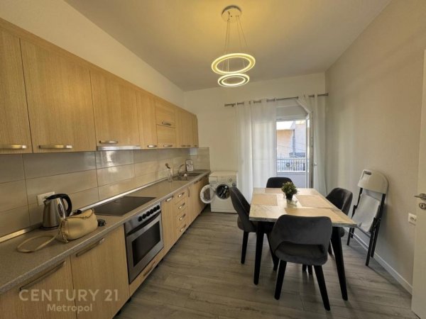 Tirane, jepet me qera apartament 1+1 Kati 1, 60 m² 550 € (prane Shkolles Baletit)