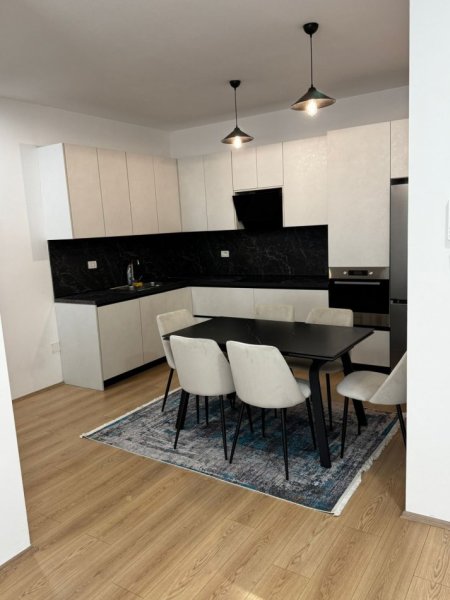 Tirane, jap me qera apartament 2+1+Ballkon Kati 5, 100 m² 800 € (Rruga Muzaket)