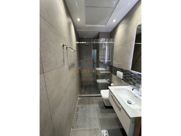 Tirane, jepet me qera apartament 2+1+Ballkon Kati 6, 105 m² 800 € (RRUGA E KAVAJES)