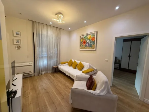 Apartament 2+1 me qera ne Myslym Shyr (800 Euro)