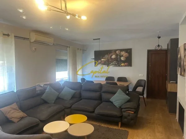 Tirane, jepet me qera apartament 3+1 Kati 4, 100 m² 800 € (RRUGA E DURRESIT)