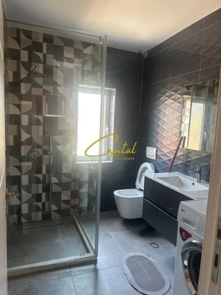 Tirane, jepet me qera apartament 3+1 Kati 4, 100 m² 800 € (RRUGA E DURRESIT)