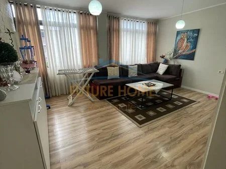 Tirane, shitet apartament 3+1 Kati 3, 124 m² 150.000 € (Allias, Shkolla e Bashkuar)