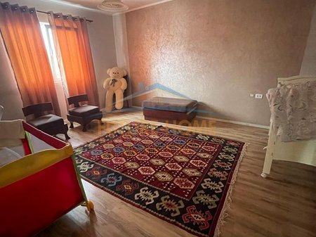 Tirane, shitet apartament 3+1 Kati 3, 124 m² 150.000 € (Allias, Shkolla e Bashkuar)