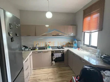 Tirane, shitet apartament 3+1 Kati 3, 124 m² 150.000 € (Allias, Shkolla e Bashkuar)