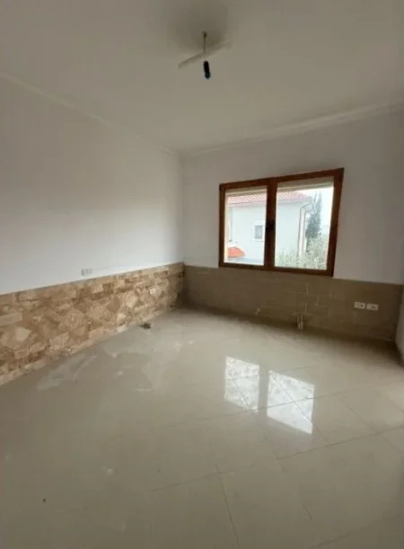 Tirane, shitet Vile 3 Katshe Kati 4, 521 m² 370.000 € (Rruga Vilat Gjermane)