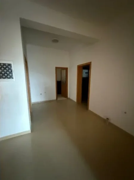 Tirane, shitet Vile 3 Katshe Kati 4, 521 m² 370.000 € (Rruga Vilat Gjermane)