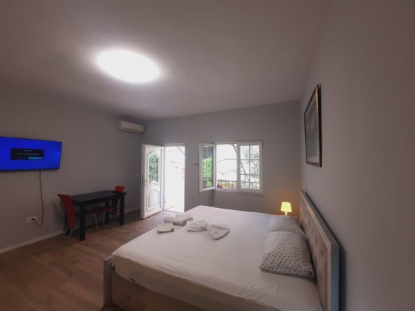 Tirane, jepet me qera garsonier 1+1 , 50 m² 501 € (Rruga qender)