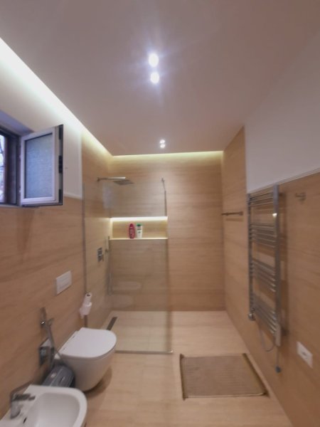 Tirane, jepet me qera garsonier 1+1 , 50 m² 501 € (Rruga qender)