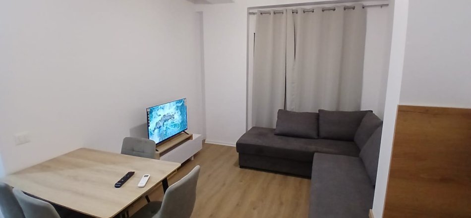 Tirane, jepet me qera apartament 1+1+Ballkon Kati 7, 61 m² 430 € (Rezidenca Kaimi/Rr.Pasho Hysa)