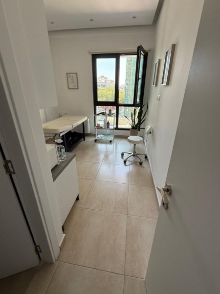Tirane, jepet me qera zyre Kati 2, 100 m² 950 € (SQUARE 21)