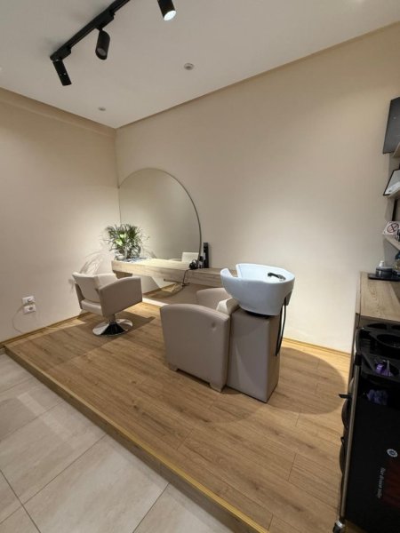 Tirane, jepet me qera zyre Kati 2, 100 m² 950 € (SQUARE 21)