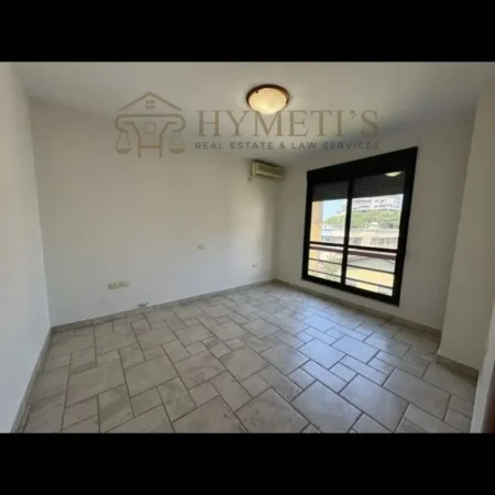 Tirane, jepet me qera ambjent biznesi Kati 4, 137 m² 1.200 € (Rruga e Elbasanit, prane RTSH)