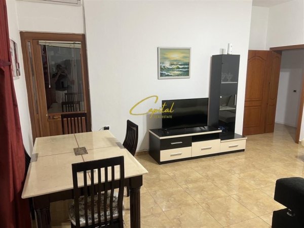 Tirane, jepet me qera apartament 2+1 Kati 3, 75 m² 500 € (21 DHJETORI)