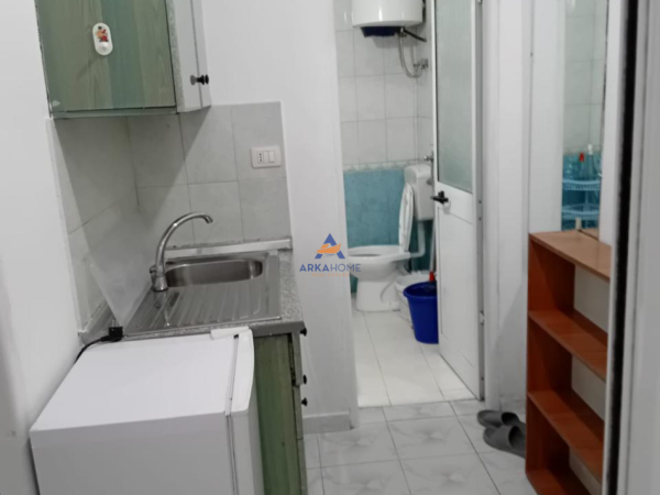 Tirane, jepet me qera apartament 1+1 Kati 1, 36 m² 310 € (Xhamlliku)