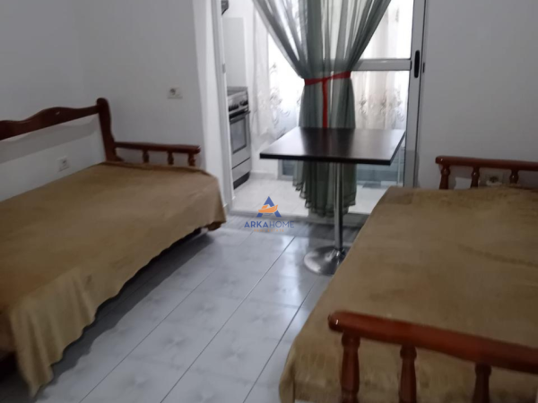 Tirane, jepet me qera apartament 1+1 Kati 1, 36 m² 310 € (Xhamlliku)