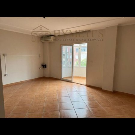 Tirane, jepet me qera ambjent biznesi Kati 4, 178 m² 1.800 € (Sheshi Wilson)