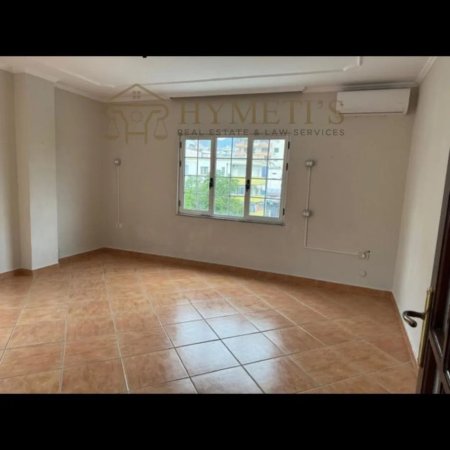 Tirane, jepet me qera ambjent biznesi Kati 4, 178 m² 1.800 € (Sheshi Wilson)