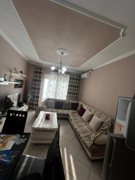 Tirane, jepet me qera apartament 1+1+Ballkon Kati 4, 65 m² 400 € (Poshtë Hotel Gaxherrit Fresk)