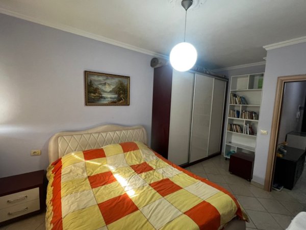 Tirane, jepet me qera apartament 1+1+Ballkon Kati 4, 65 m² 400 € (Poshtë Hotel Gaxherrit Fresk)