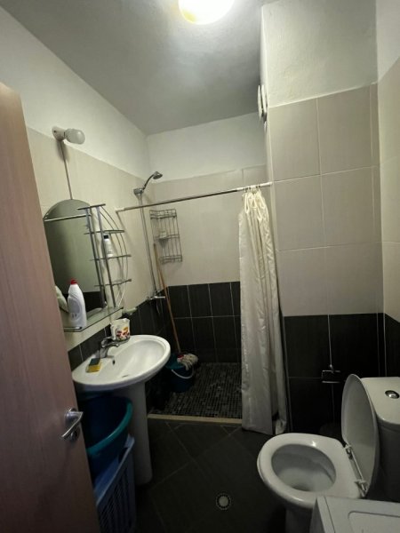 Tirane, jepet me qera apartament 1+1+Ballkon Kati 4, 65 m² 400 € (Poshtë Hotel Gaxherrit Fresk)