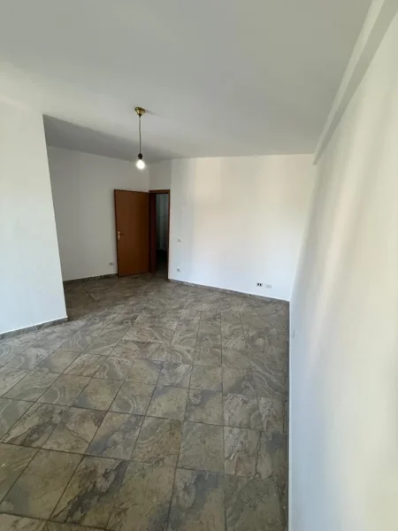 Tirane, shitet garsonier 1+1+Ballkon Kati 3, 45 m² 110.000 € (Pazari i Ri)