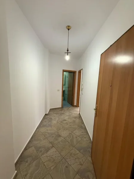 Tirane, shitet garsonier 1+1+Ballkon Kati 3, 45 m² 110.000 € (Pazari i Ri)