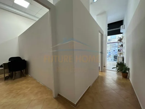 Tirane, shitet ambjent biznesi Kati 0, 30 m² (Astir)