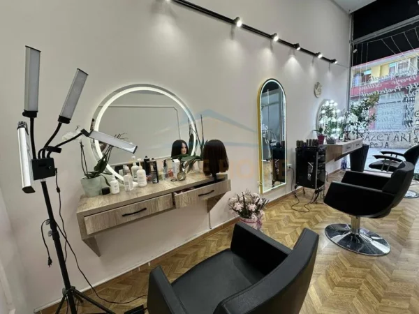 Tirane, shitet ambjent biznesi Kati 0, 30 m² (Astir)