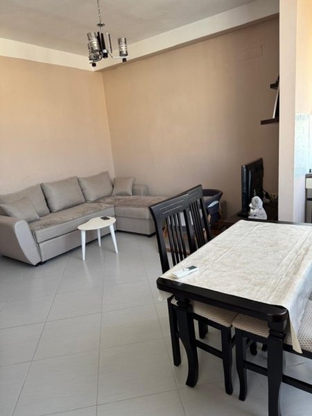 Tirane, jepet me qera apartament 1+1,Mobiluar, 500 € Pranë Selvisë-Tiranë