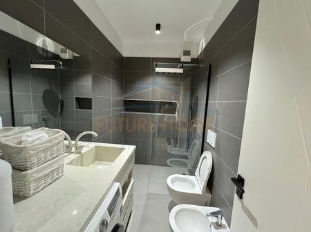 Tirane, jepet me qera apartament 1+1+Ballkon Kati 3, 76 m² 650 € (Sauk, prane Restorant Xibrak)