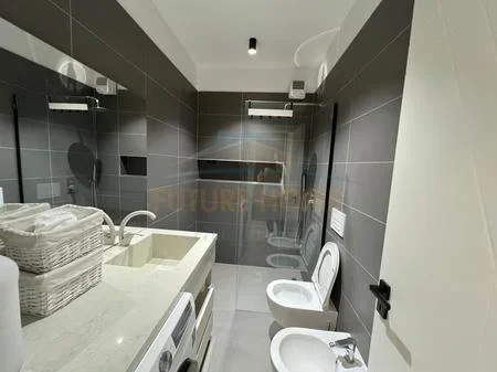 Tirane, jepet me qera apartament 1+1+Ballkon Kati 3, 76 m² 650 € (Sauk, prane Restorant Xibrak)