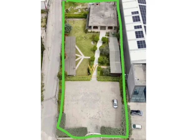 Tirane, jepet me qera ambjent biznesi Kati 0, 2.650 m² 1.500 € (VORE)