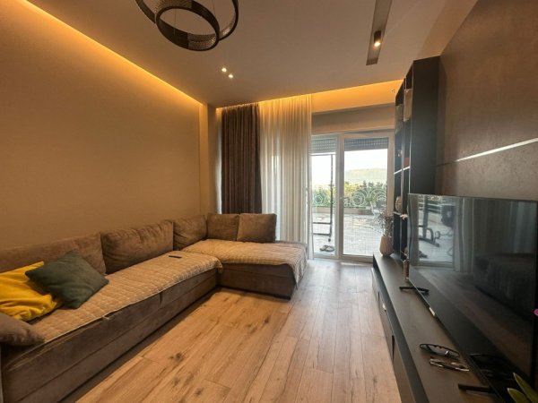 Tirane, shitet apartament 3+1+Ballkon , 240 m² 350.000 € (Kodra e Diellit 2)