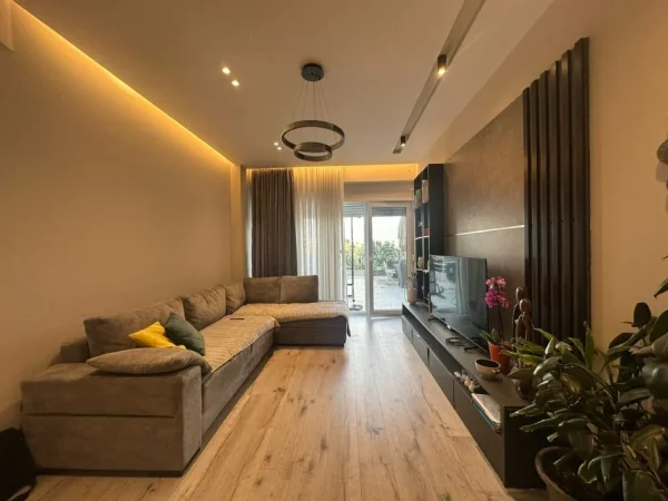 Tirane, shitet apartament 3+1+Ballkon , 240 m² 350.000 € (Kodra e Diellit 2)