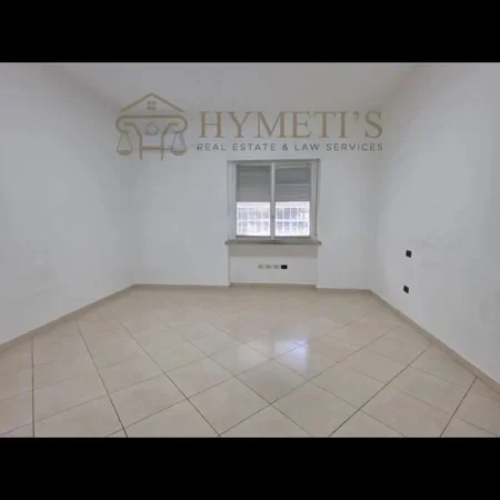 Tirane, jepet me qera ambjent biznesi Kati 0, 200 m² 1.500 € (Stadiumi Dinamo)