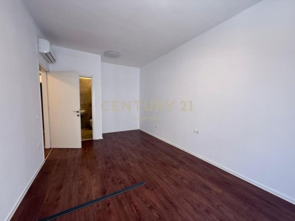 Tirane, jepet me qera zyre Kati 2, 98 m² 900 € (KIKA 2)
