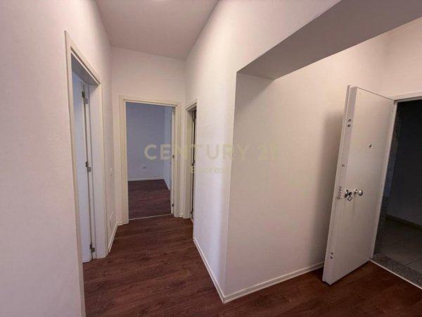 Tirane, jepet me qera zyre Kati 2, 98 m² 900 € (KIKA 2)