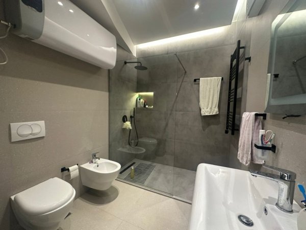 Tirane, shitet apartament duplex Dublex Kati 6, 241 m² 350.000 € (Kodra e Diellit)