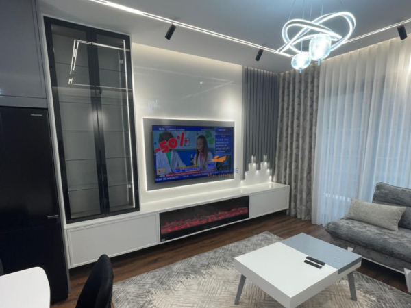 Tirane, jepet me qera 2+1+Ballkon ,