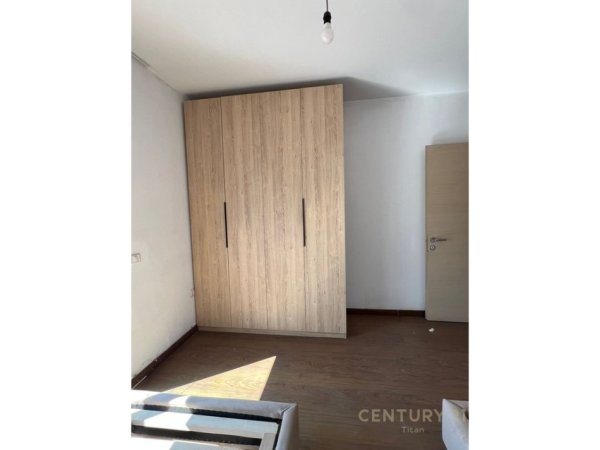 Tirane, shitet apartament 2+1+Ballkon Kati 4, 166 m² 300.000 € (Kodra e Diellit)