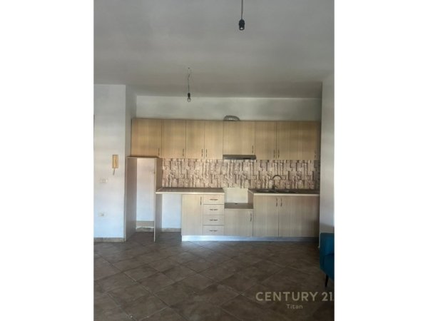 Tirane, shitet apartament 2+1+Ballkon Kati 4, 166 m² 300.000 € (Kodra e Diellit)